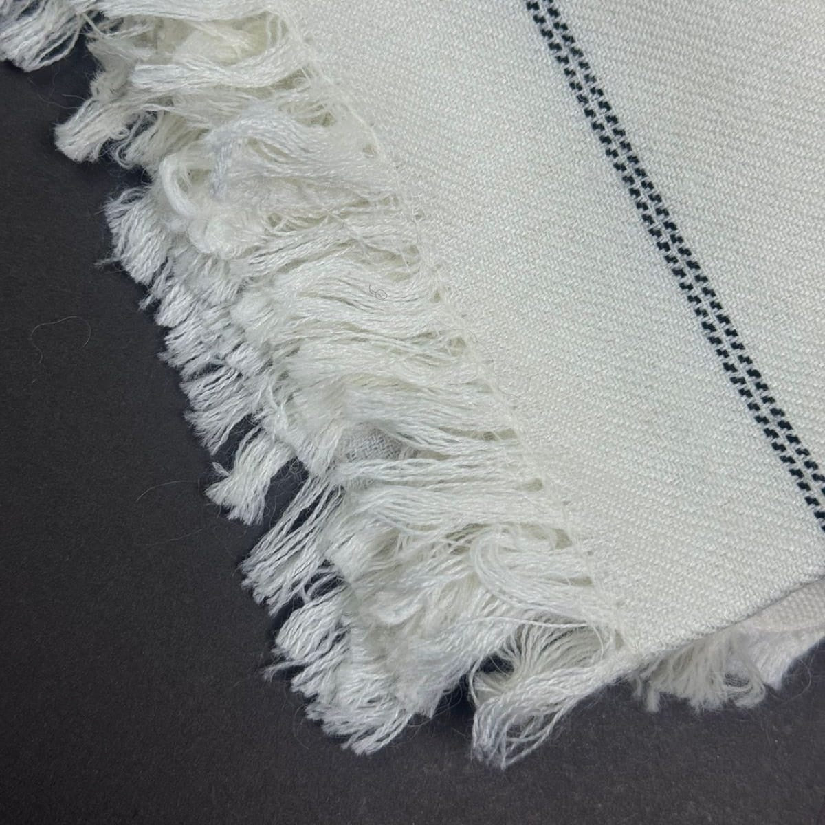 Classic White Men’s Wool Shawl – Traditional Border